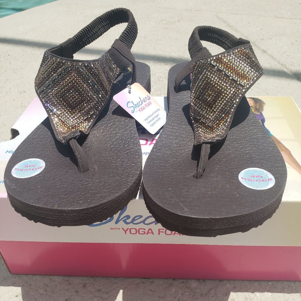Skechers with Yoga Foam Brown Sandals